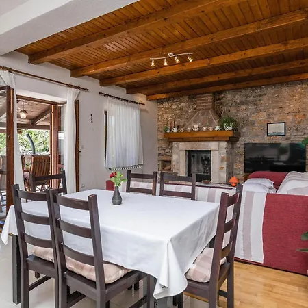 Cozy Home In Marcana With Kitchen Holiday home *