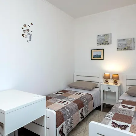 Cozy Home In Marcana With Kitchen *