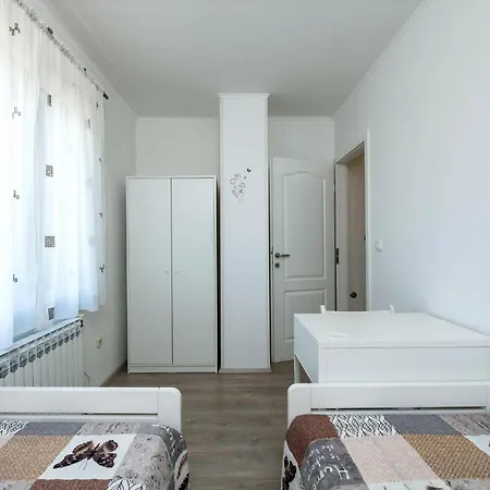 Cozy Home In Marcana With Kitchen * Marcana