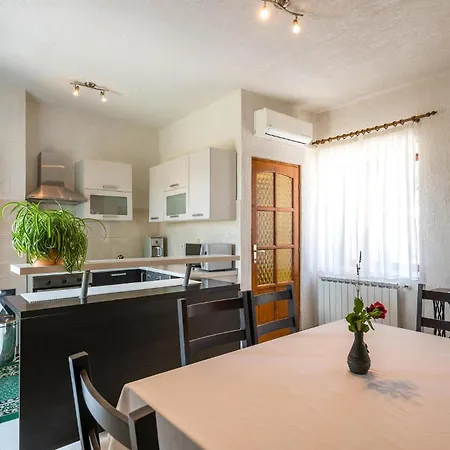 Cozy Home In Marcana With Kitchen Holiday home Marcana