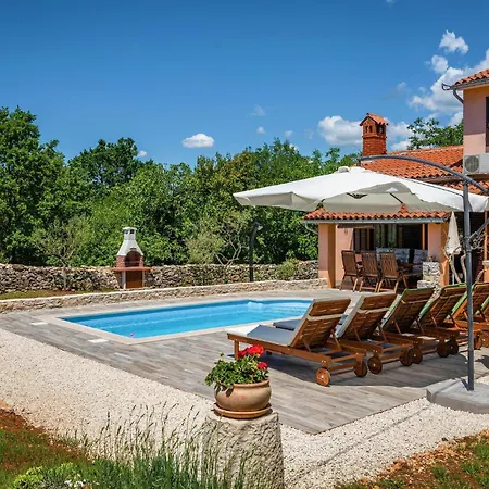 Cozy Home In Marcana With Kitchen